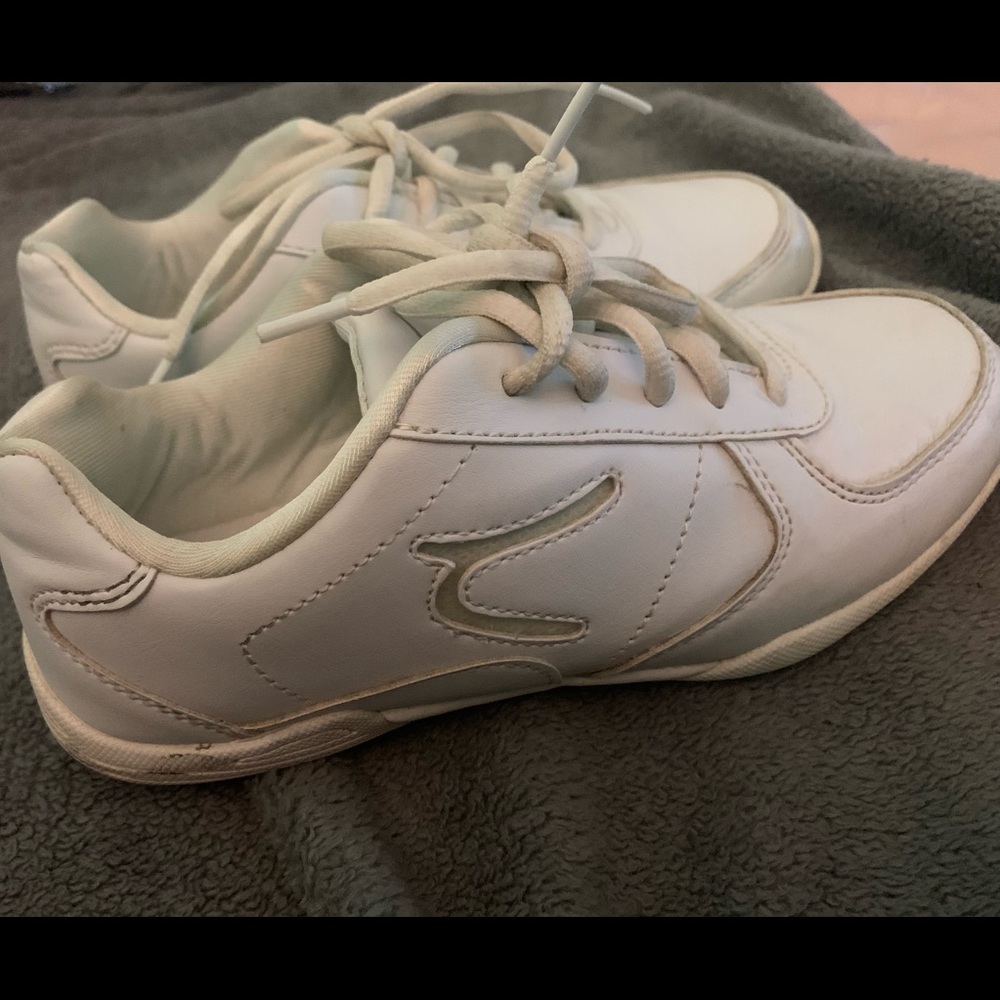Cheer shoes